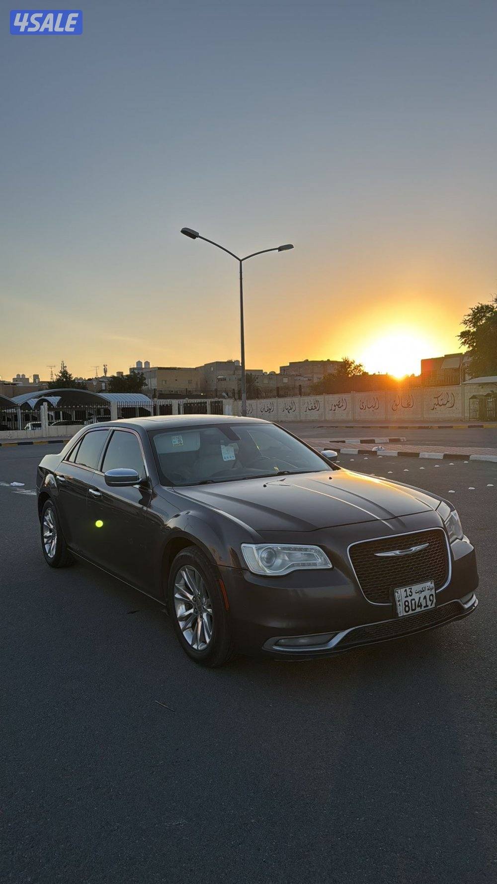 للبيع كرايسلر C300 صبغ الوكالة وشرط الفحص 8سلندر7