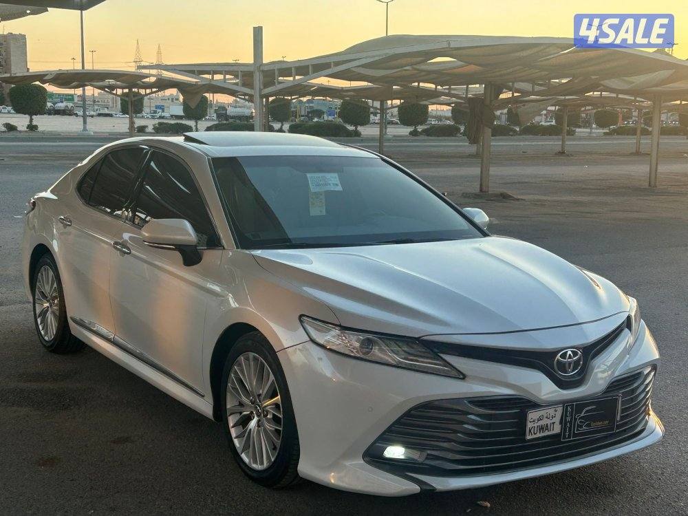 كامري لميتد - موديل 2019 - وارد الساير - عداد 106 سيرفس وكالة - 6سلندر0