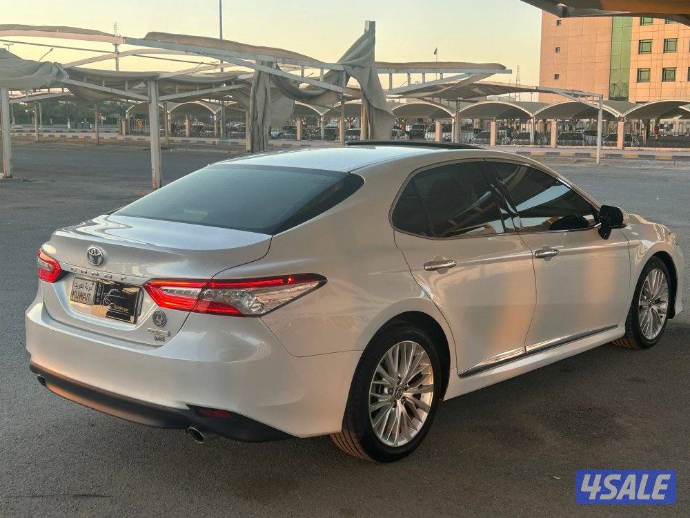 كامري لميتد - موديل 2019 - وارد الساير - عداد 106 سيرفس وكالة - 6سلندر3