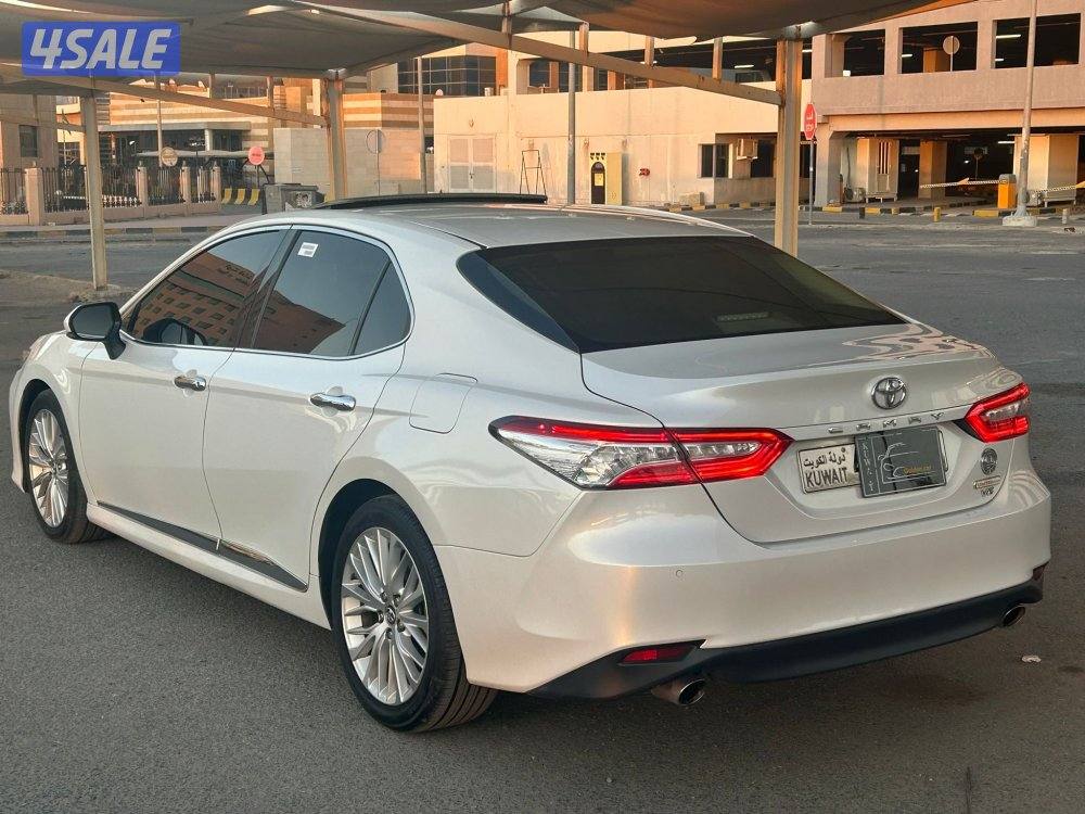 كامري لميتد - موديل 2019 - وارد الساير - عداد 106 سيرفس وكالة - 6سلندر4