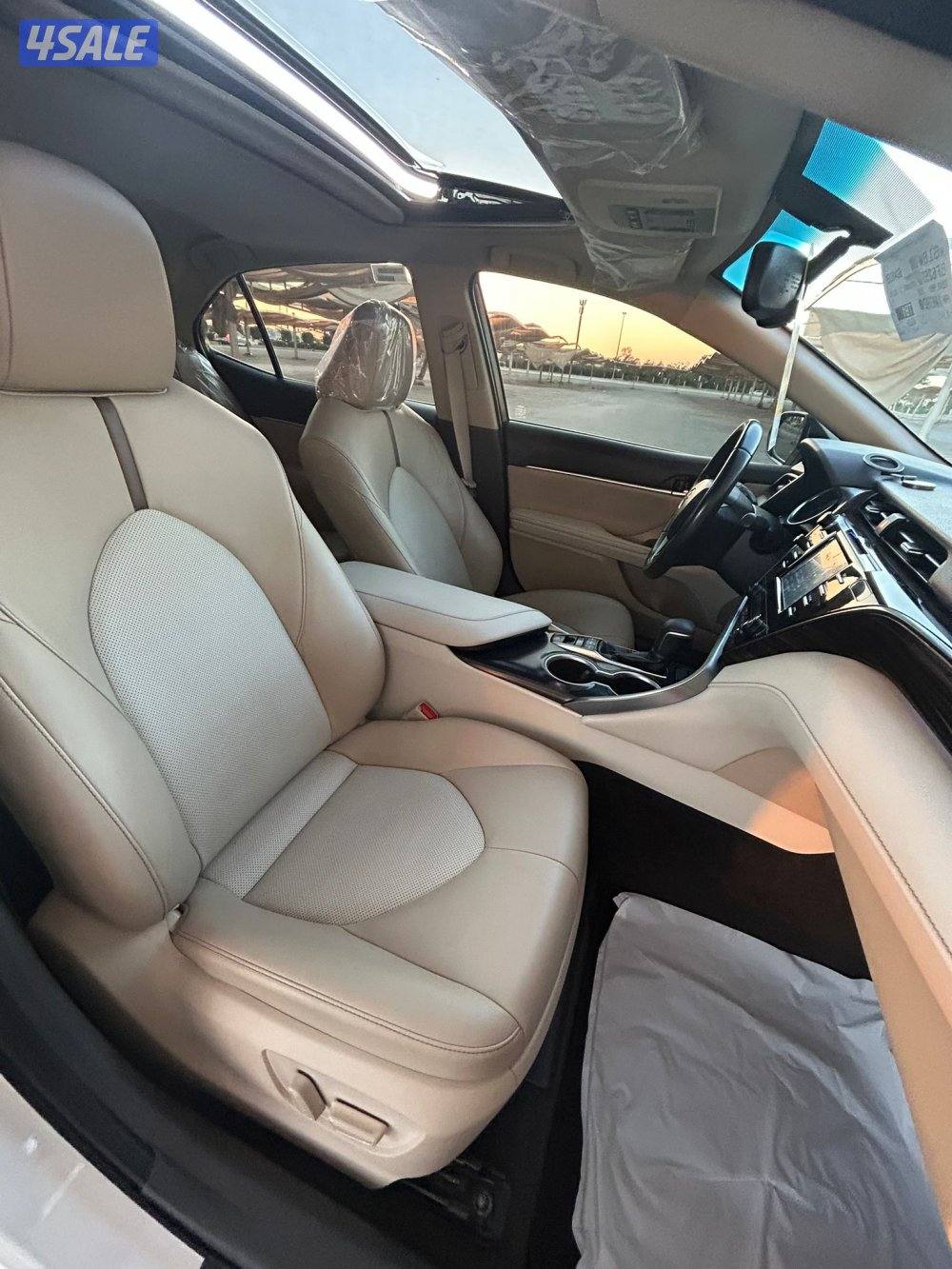 كامري لميتد - موديل 2019 - وارد الساير - عداد 106 سيرفس وكالة - 6سلندر8