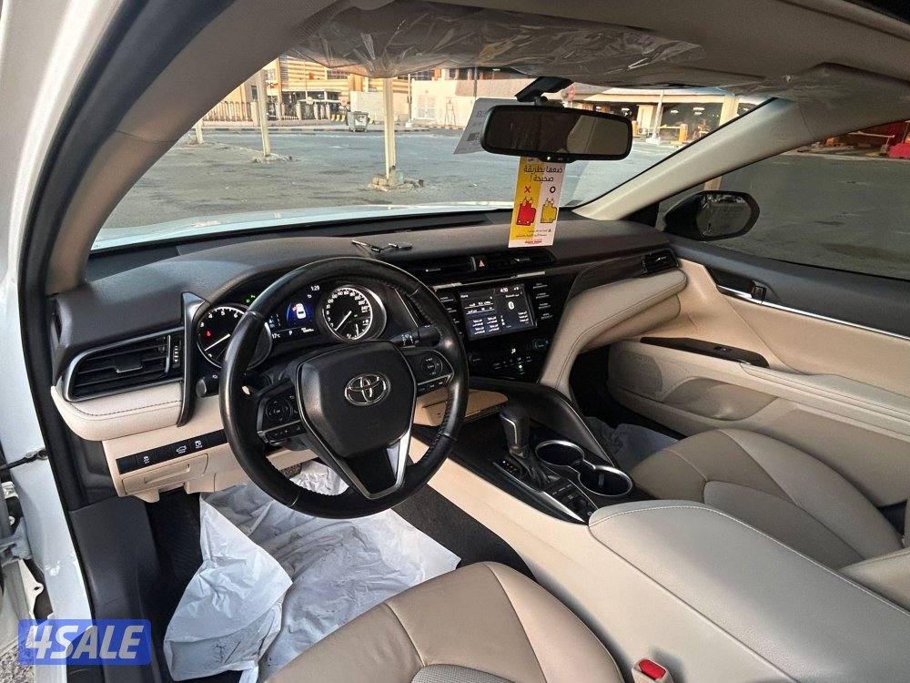 كامري لميتد - موديل 2019 - وارد الساير - عداد 106 سيرفس وكالة - 6سلندر7