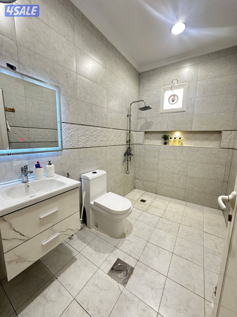 مزرعه للايجار مساحتها ١٢ الف على طريق٥٠٠6