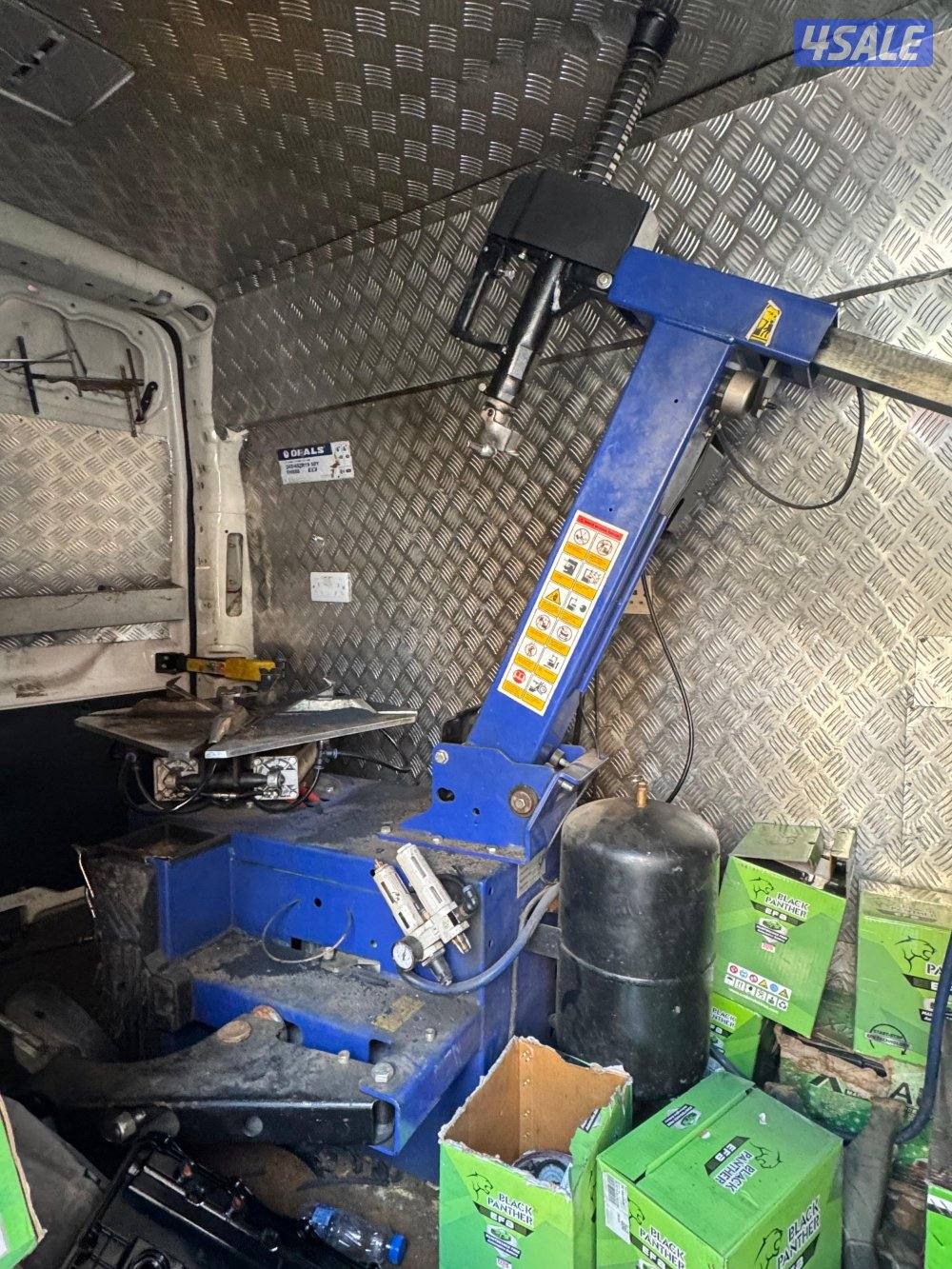 للبيع كراج وبنشر متنقل، فورد فان ترانزيت موديل 20213