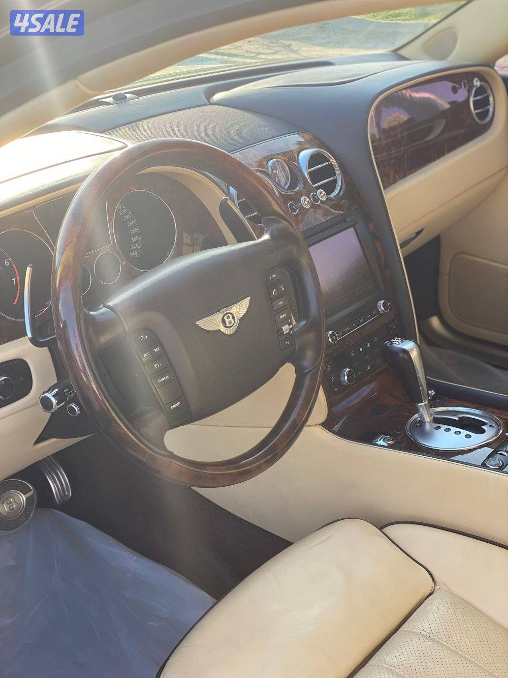 بيع🔺شراء🔺تثمين

للبيع بنتلي فلاينج سبير
موديل 2012  
عداد 99 الف11