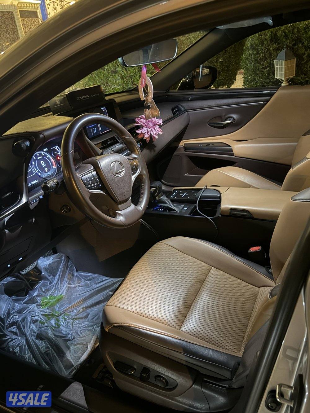 للبيع لكزس ES250 بحالة الوكاله صبغ الوكاله1