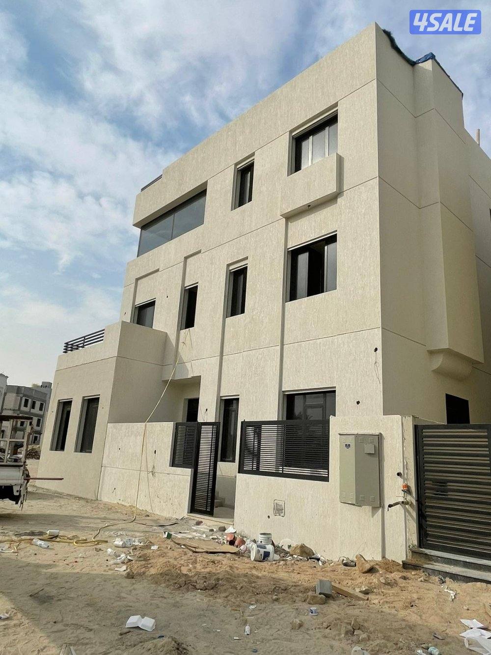 للبيع بيت دورين و نص زاويه ارتداد 17م0