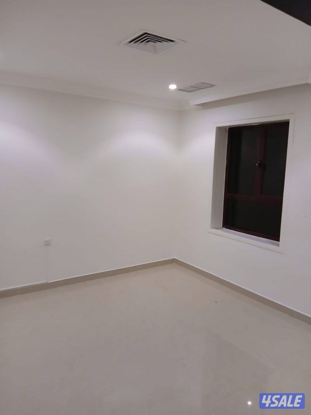 للإيجار شقة في فهد الاحمد ثلاث غرف وحده فيهم ماستر و حمامين ومطبخ2