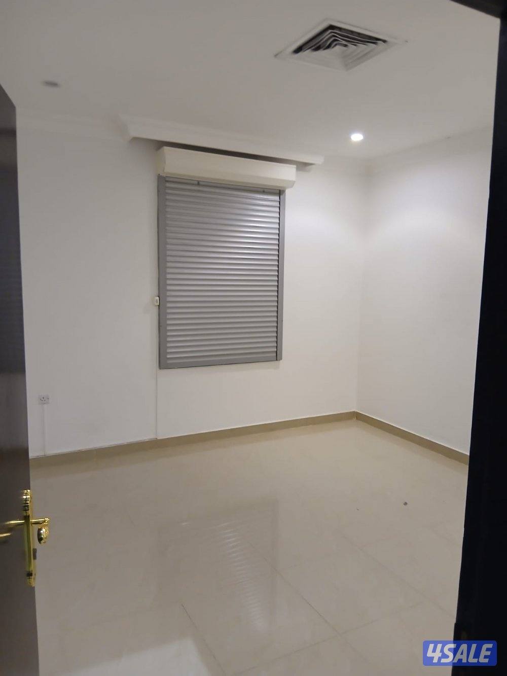 للإيجار شقة في فهد الاحمد ثلاث غرف وحده فيهم ماستر و حمامين ومطبخ5