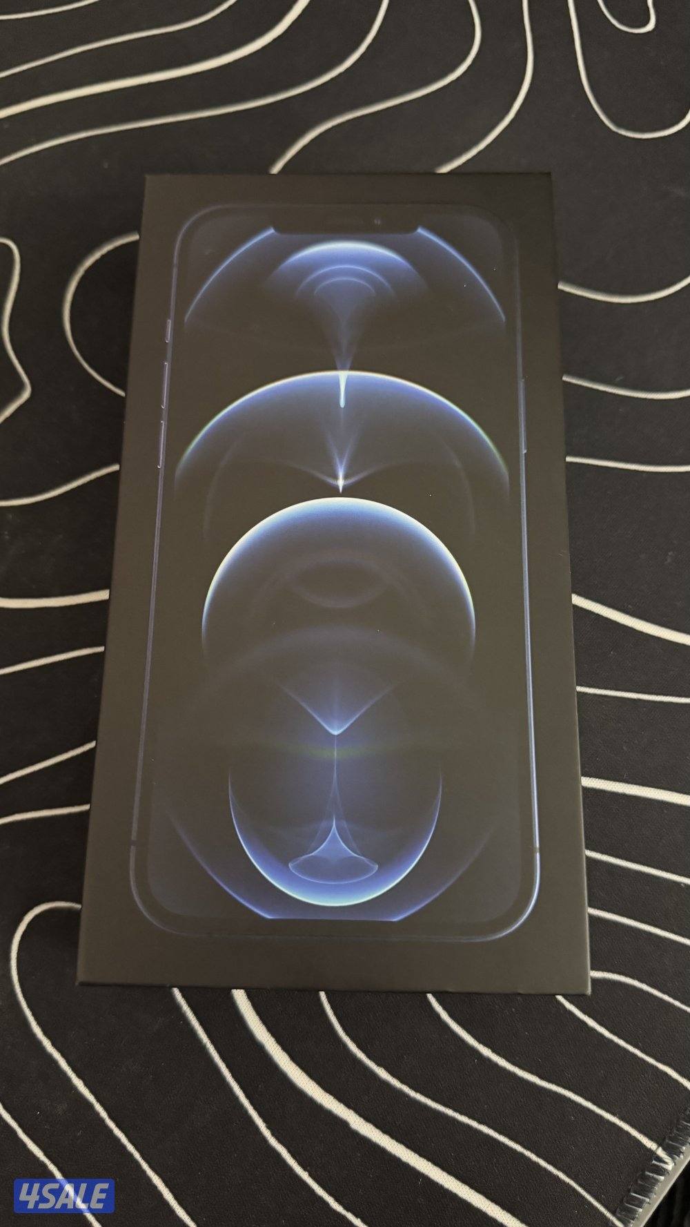 ايفون ١٢ برو ماكس مع كرتونته2