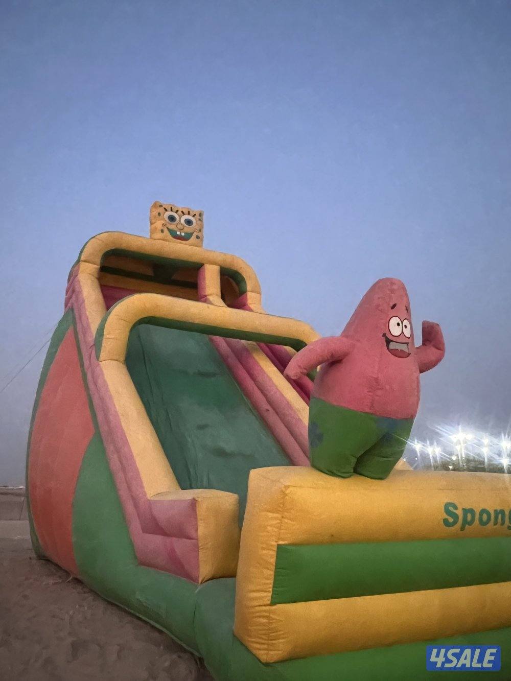 للبيع نطاطيه نظيفه ومعاها مكينتين  الطول 10 متر العرض 5 متر الارتفاع 71