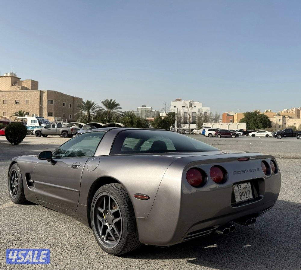 بحالة ممتازة كورفت C5 قير اتوماتيك موديل 1999 ماشي 190 الف كم  8 سلندر7