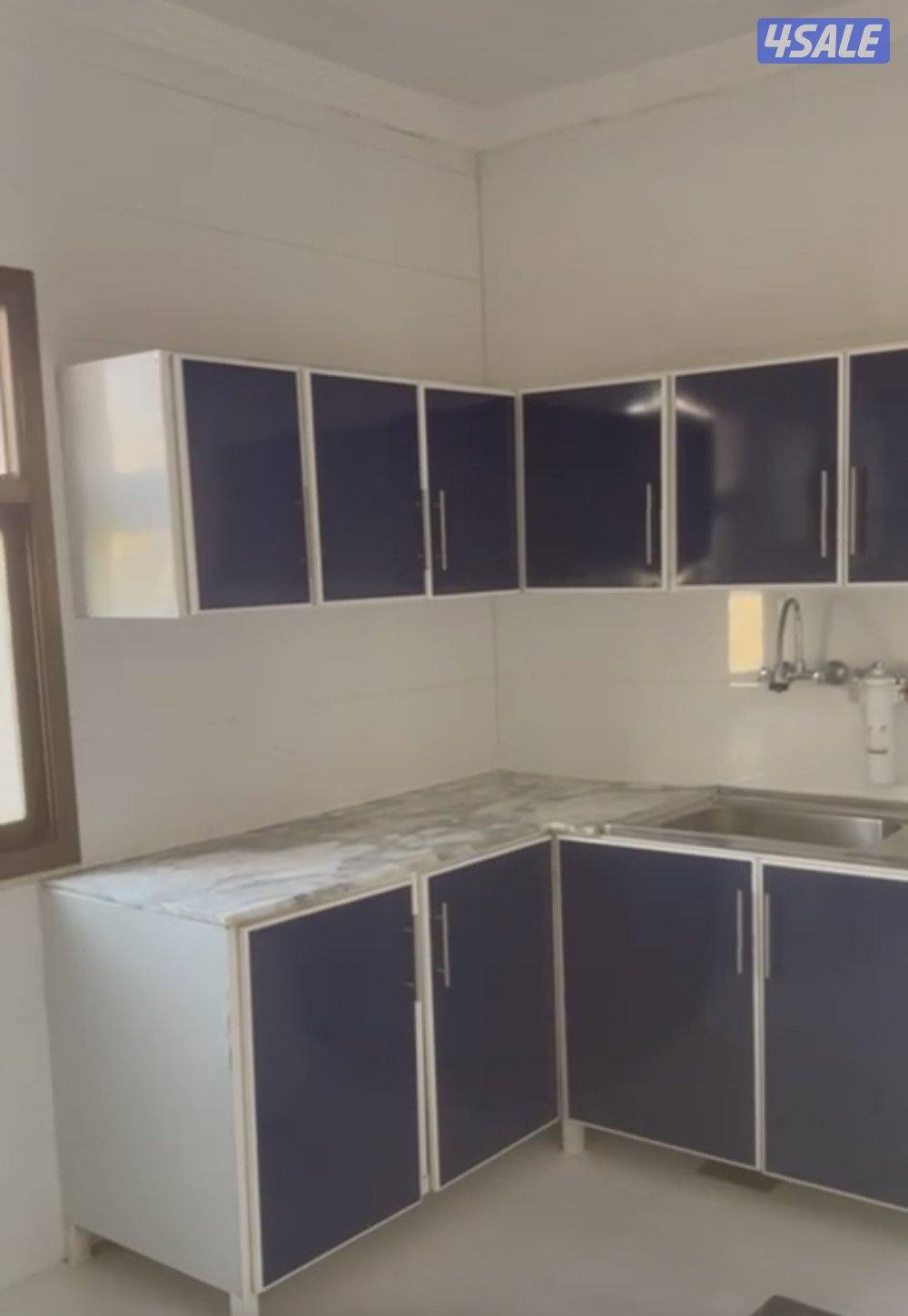 شقه بالزهراء  قطعه ٥ ثلاثه غرف  واحده ماستر وصاله وحمامين ومطبخ مجهز2