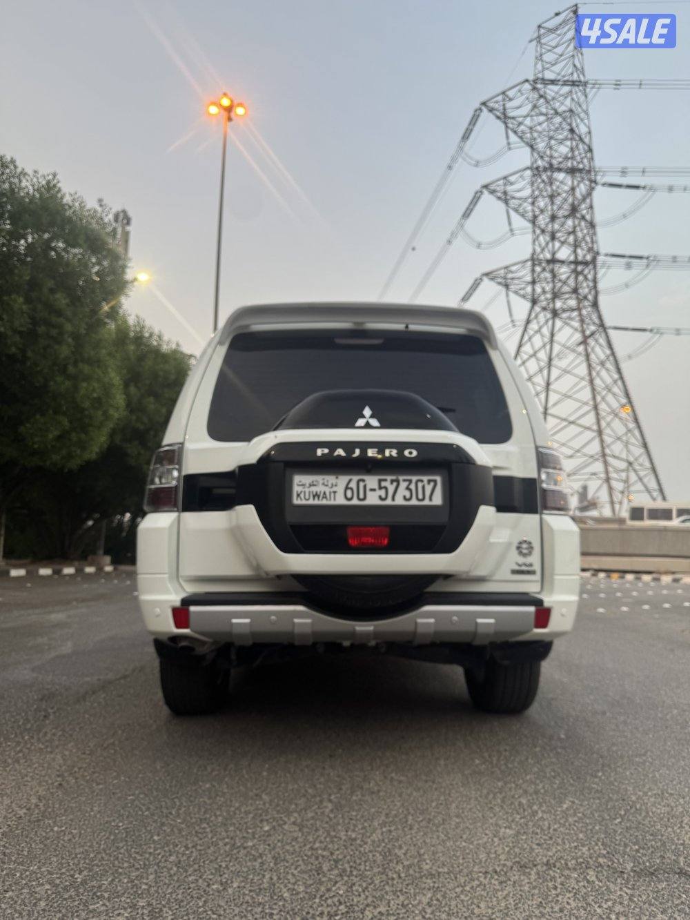 باجيرو2022للبيع صبغ وكالة بالكامل عداد92ألف فقط شرط الفحص مكينة3500Cc8