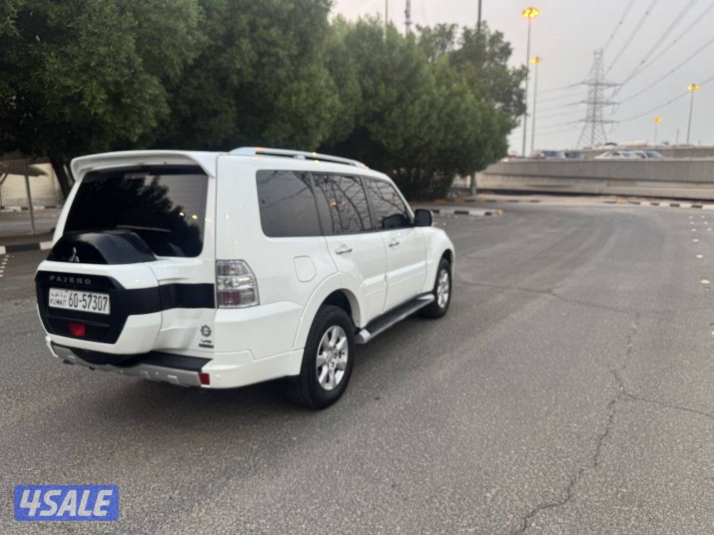 باجيرو2022للبيع صبغ وكالة بالكامل عداد92ألف فقط شرط الفحص مكينة3500Cc12