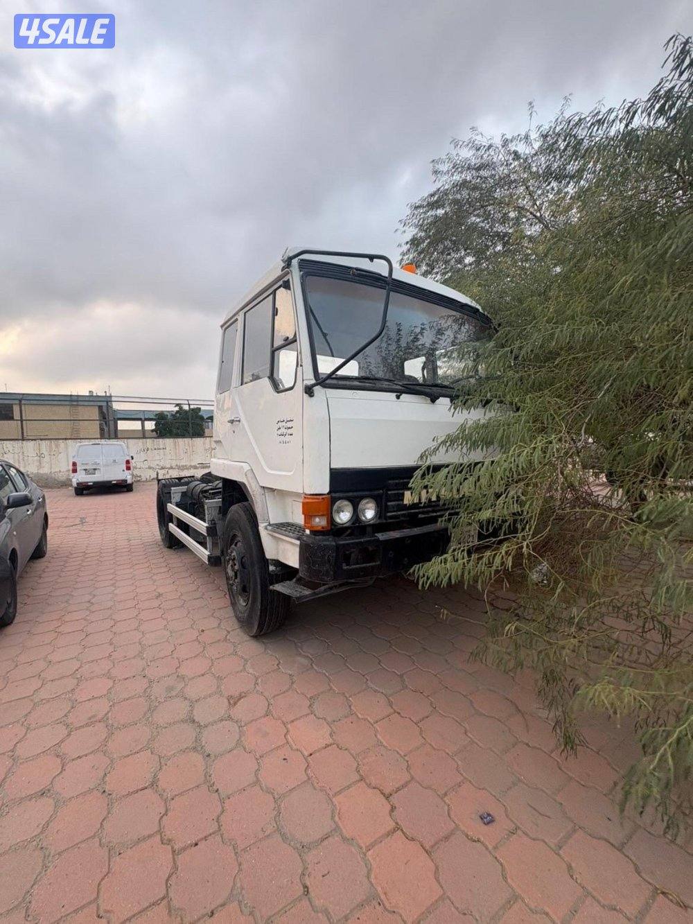 للبيع راس شاحنة مستبيشي 19930