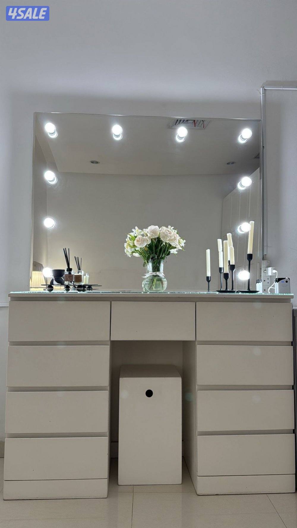 للبيع تسريحه و سرير نوم نفر ونص+فرشه طبيه القطع كلها نظيفه ك الجديد2