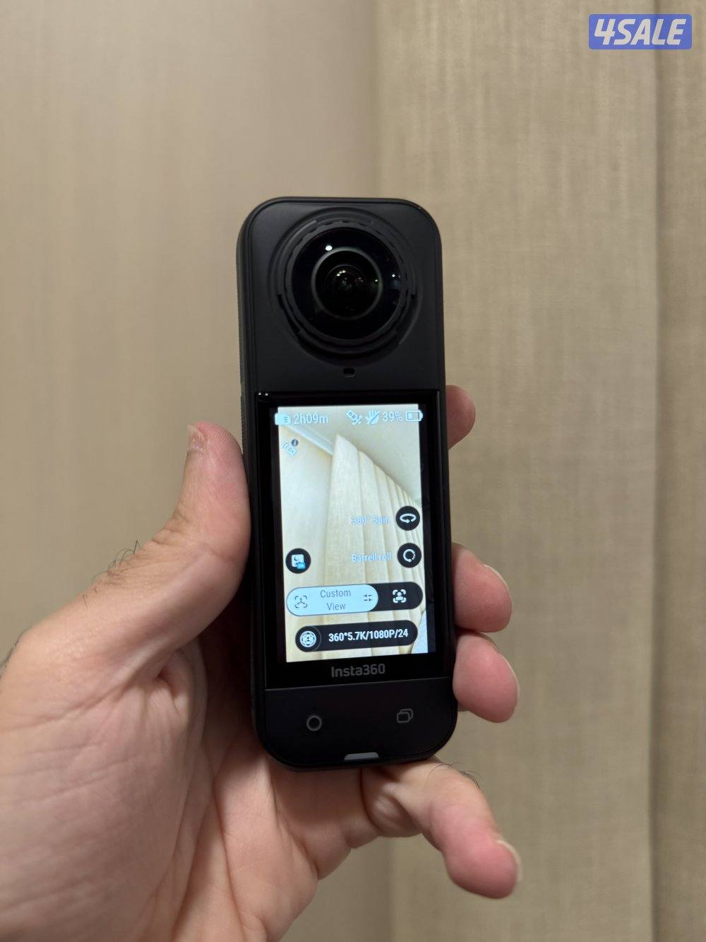 للبيع كاميرا Insta360 X5 حالتها كالجديدة2