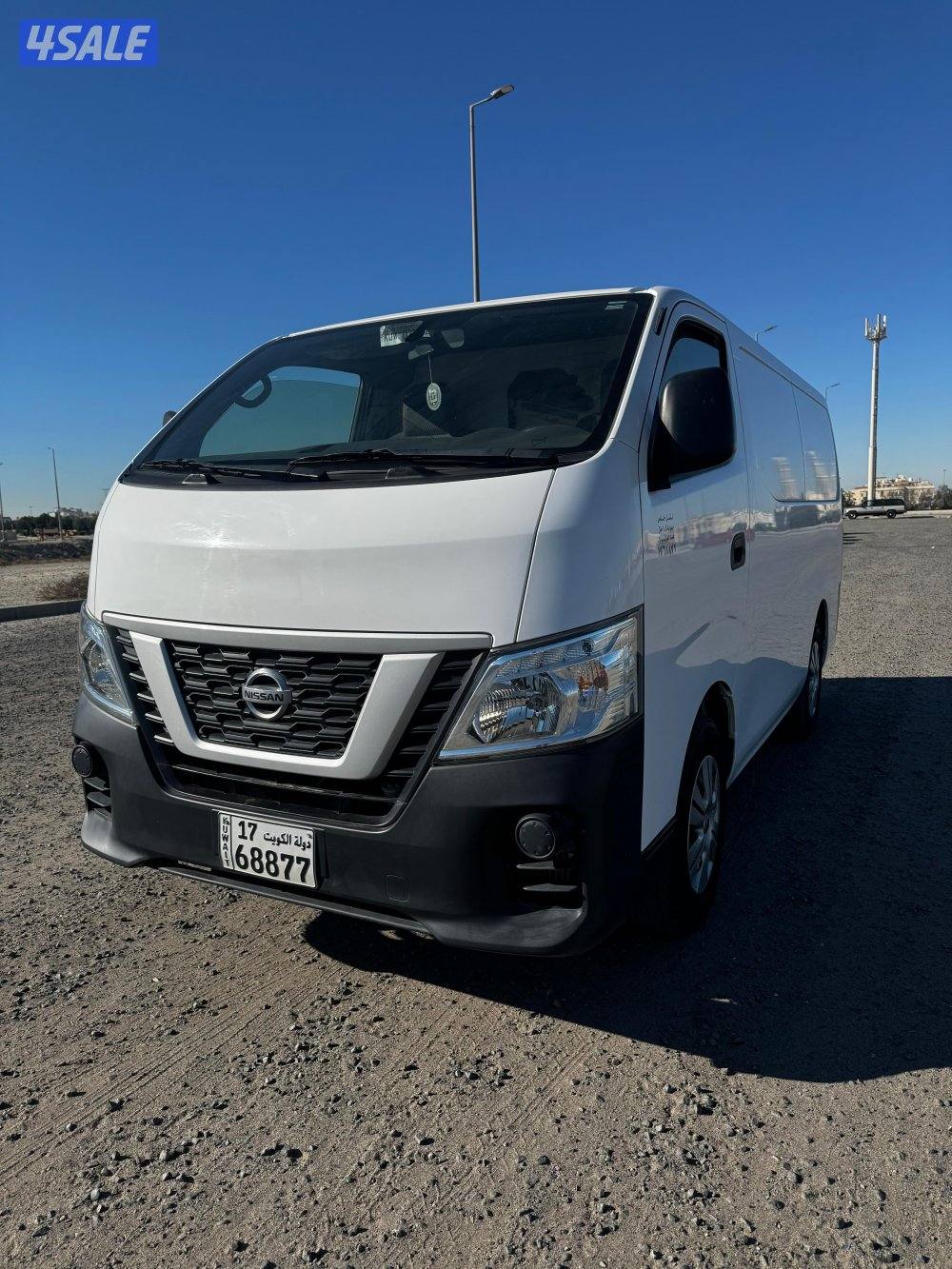 للبيع باص نيسان قير تماتيك عداد 40 موديل 20200