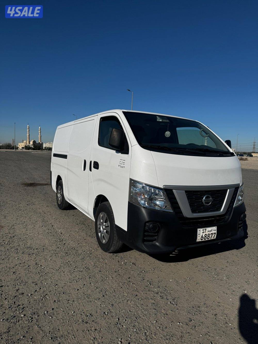 للبيع باص نيسان قير تماتيك عداد 40 موديل 20201