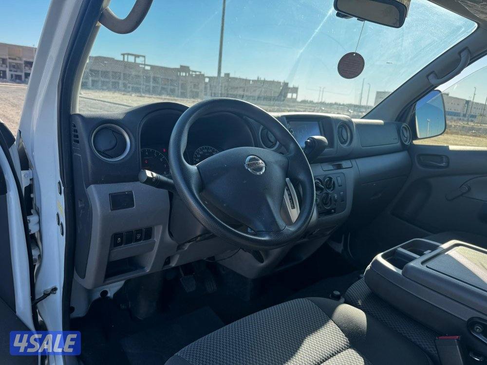 للبيع باص نيسان قير تماتيك عداد 40 موديل 20202