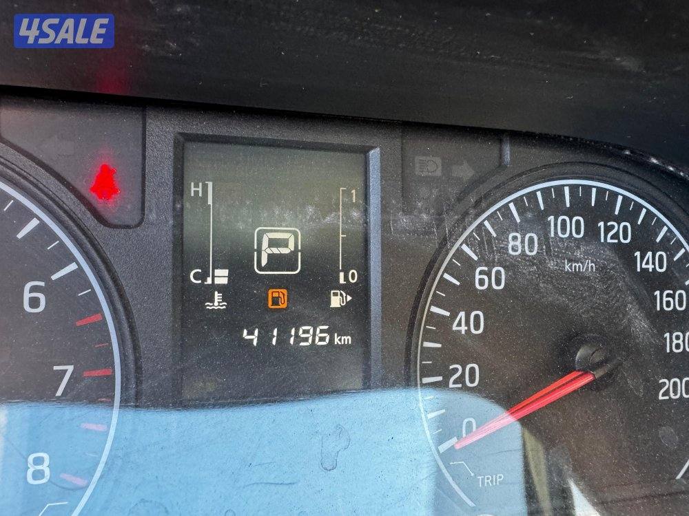 للبيع باص نيسان قير تماتيك عداد 40 موديل 20203