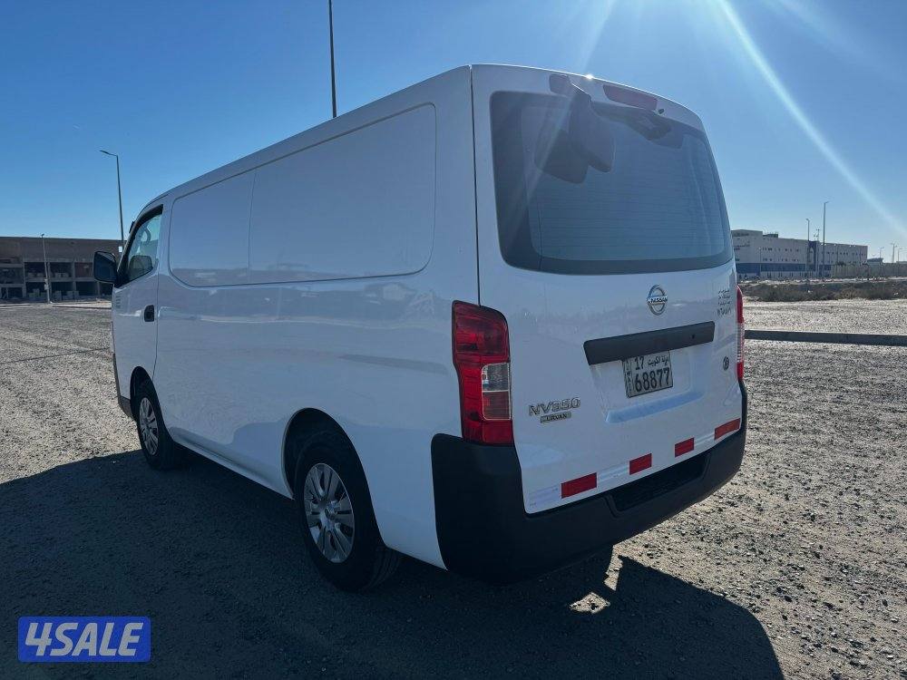 للبيع باص نيسان قير تماتيك عداد 40 موديل 20204