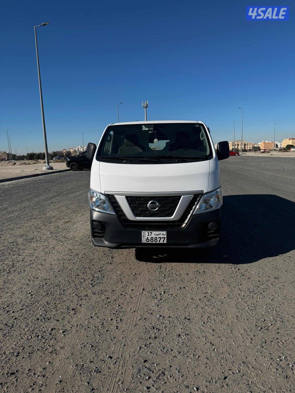 للبيع باص نيسان قير تماتيك عداد 40 موديل 20207