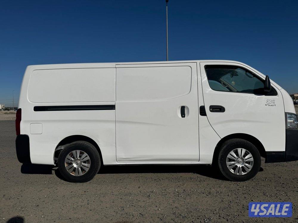 للبيع باص نيسان قير تماتيك عداد 40 موديل 20208