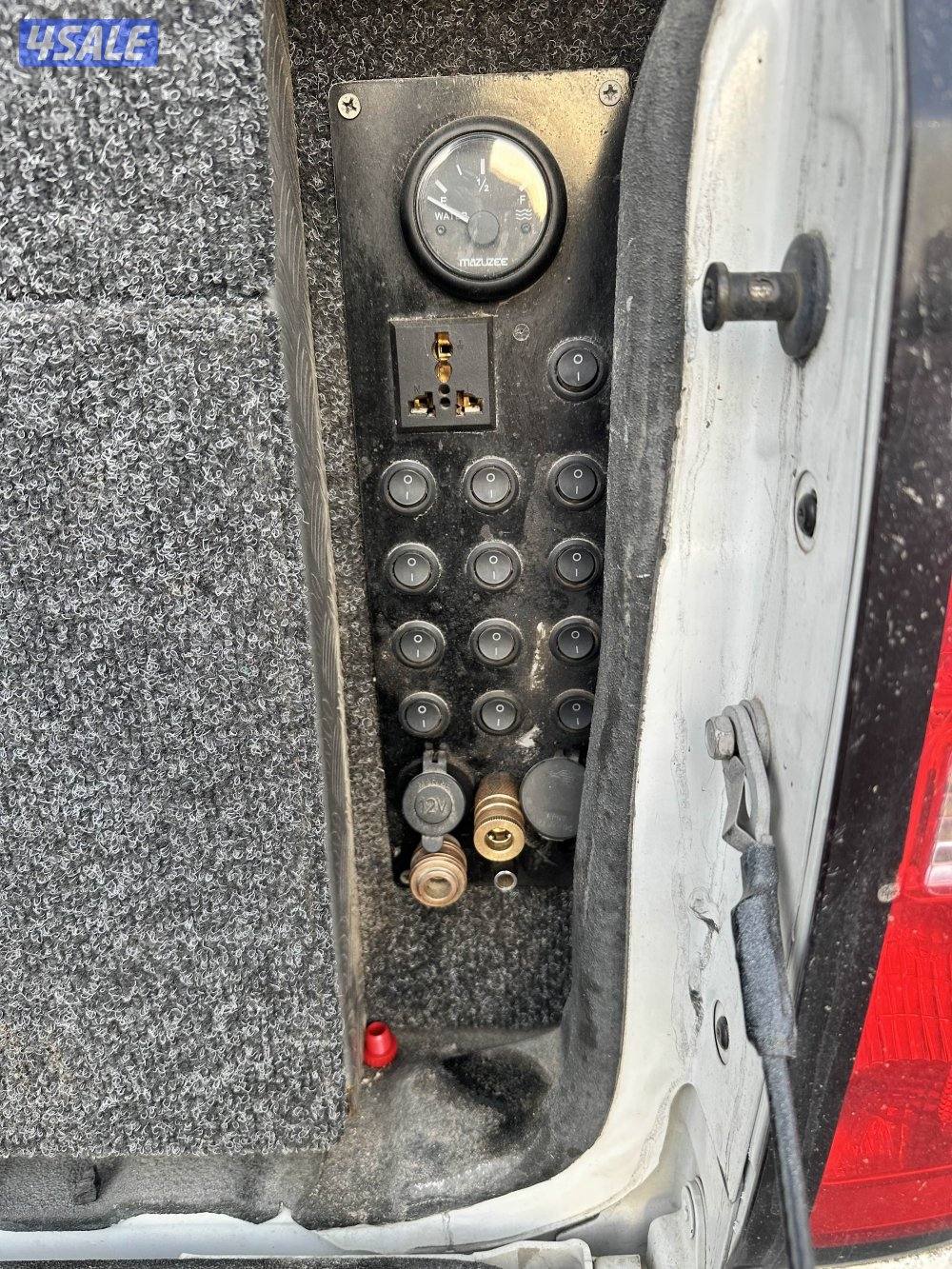 وانيت مجهز للرحلات نظيف8