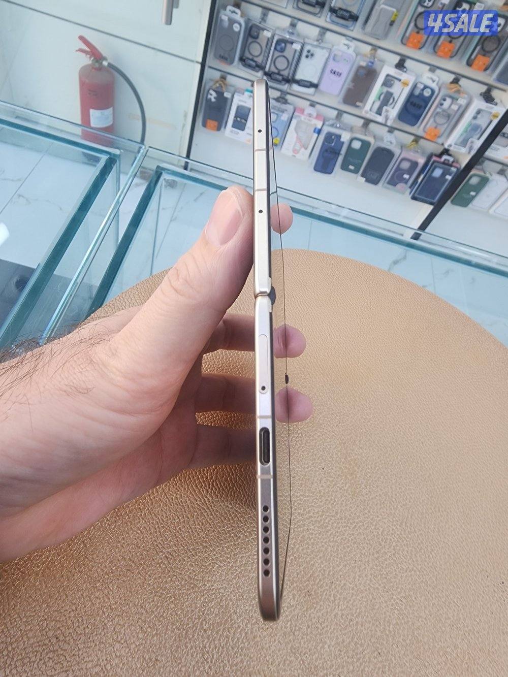 Honor Magic v5 just open box still have 1 year warranty with all acces2