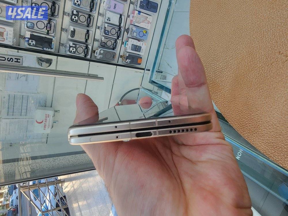 Honor Magic v5 just open box still have 1 year warranty with all acces7