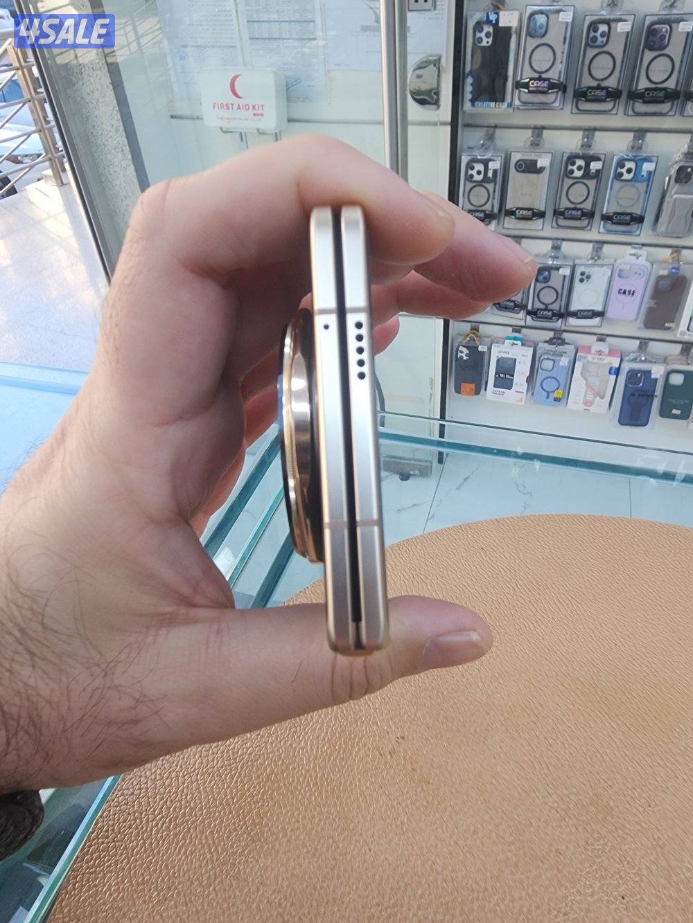 Honor Magic v5 just open box still have 1 year warranty with all acces8