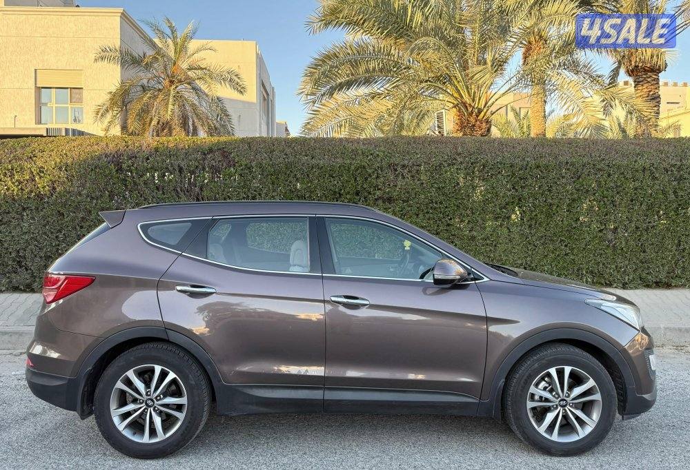بحالة ممتازة جدا جيب هيونداي سنتافي 2015 ماشي 110 الف 7 كراسي فحص3
