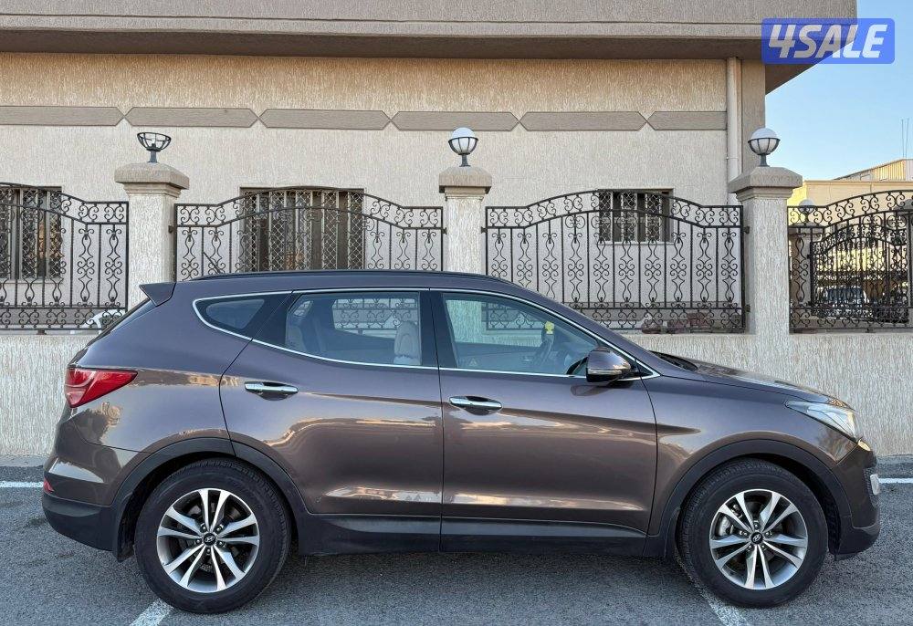 بحالة ممتازة جدا جيب هيونداي سنتافي 2015 ماشي 110 الف 7 كراسي فحص6