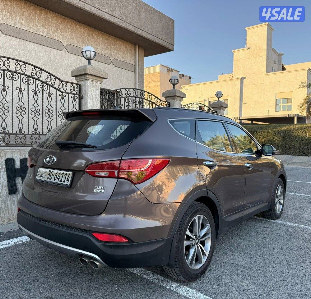 بحالة ممتازة جدا جيب هيونداي سنتافي 2015 ماشي 110 الف 7 كراسي فحص10