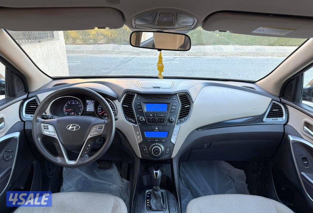 بحالة ممتازة جدا جيب هيونداي سنتافي 2015 ماشي 110 الف 7 كراسي فحص11