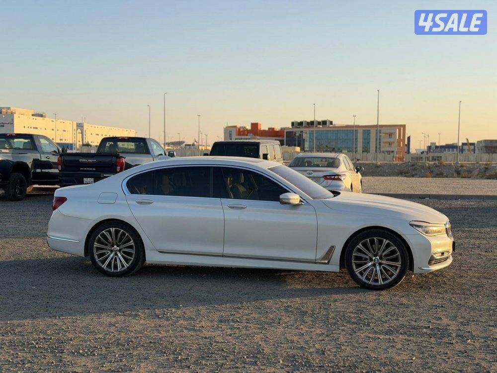 بي ام 740 مواصفات الخمسين الفل2