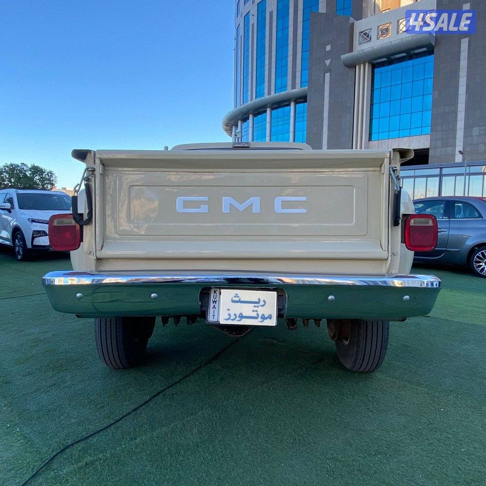 بيع🔺شراء🔺تثمين

للبيع جمس اساس
موديل 1982 

قير عادي4