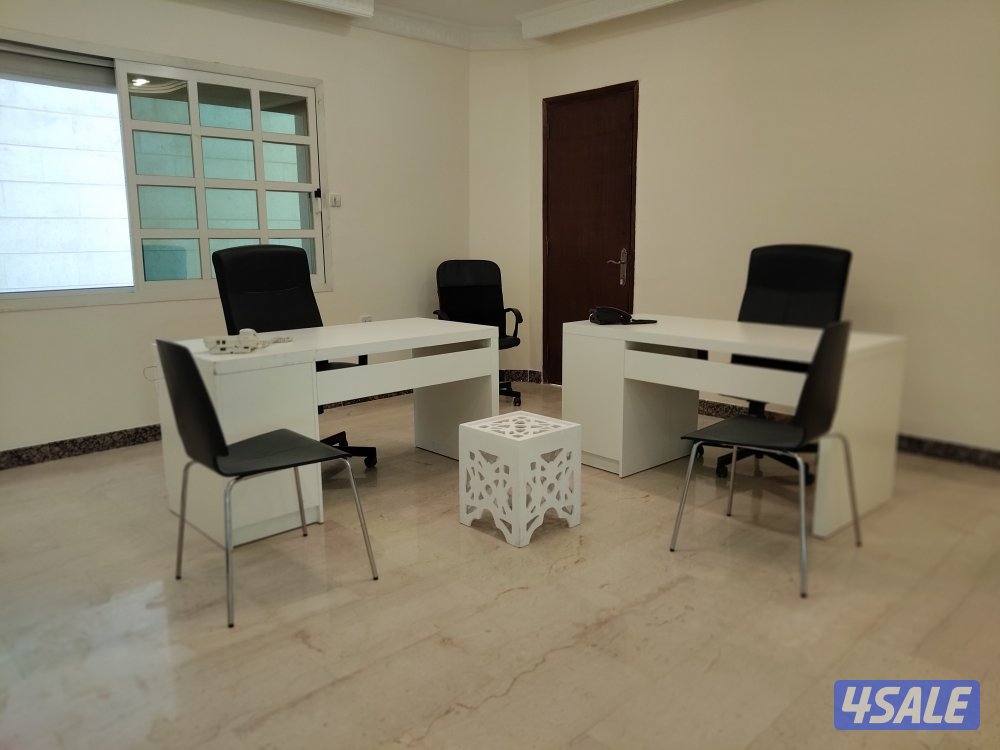 للبيع اثاث مكتبي بحالة ممتازة1