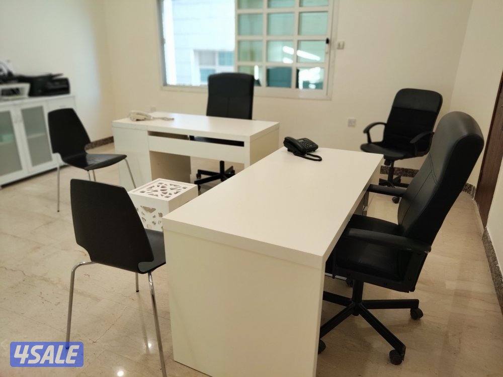 للبيع اثاث مكتبي بحالة ممتازة3