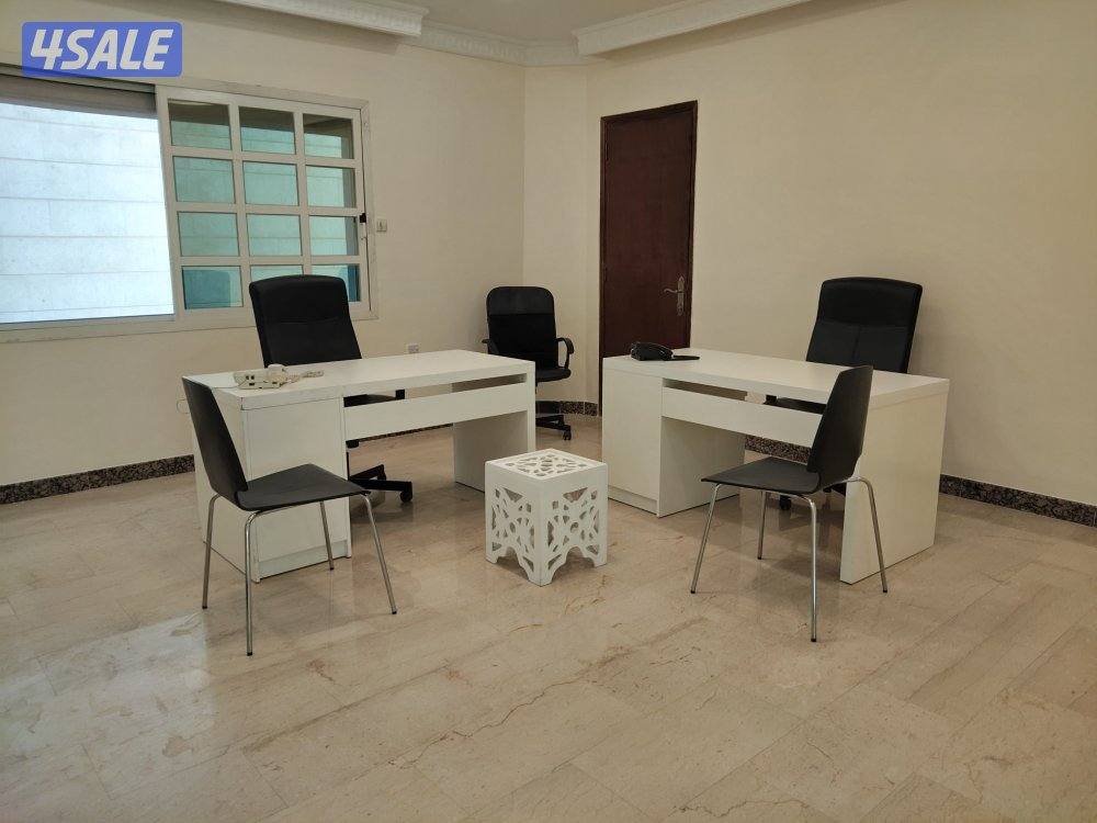 للبيع اثاث مكتبي بحالة ممتازة4