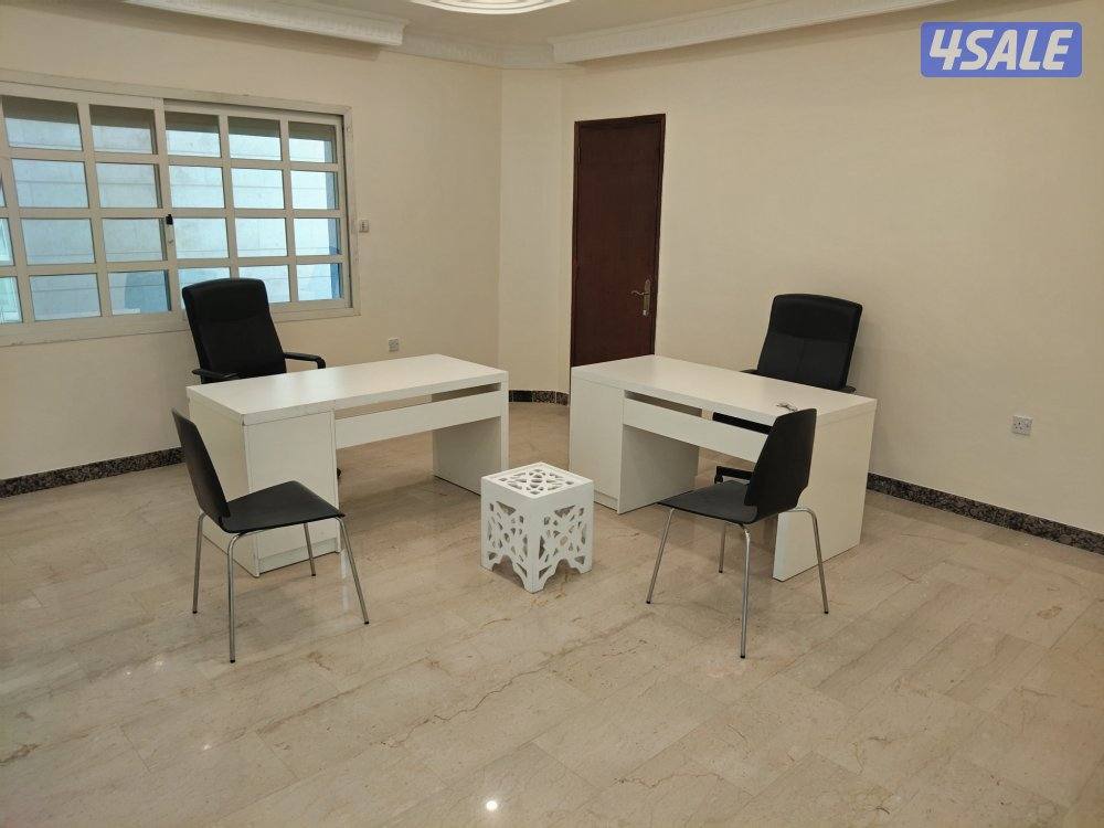 للبيع اثاث مكتبي بحالة ممتازة5