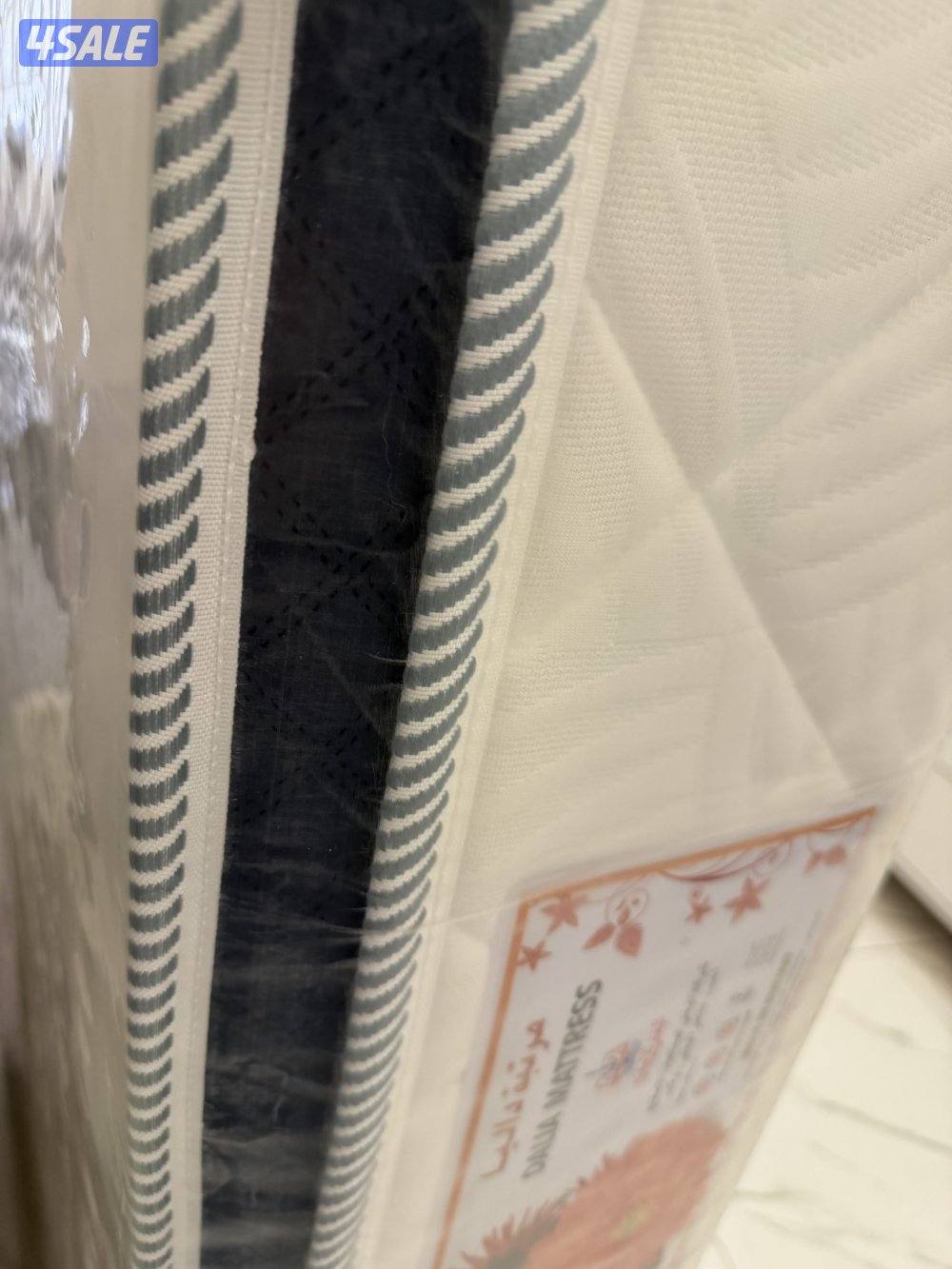 مرتبه البغلي طبيه مع طبقة ماترس جديده غير مستعمله2