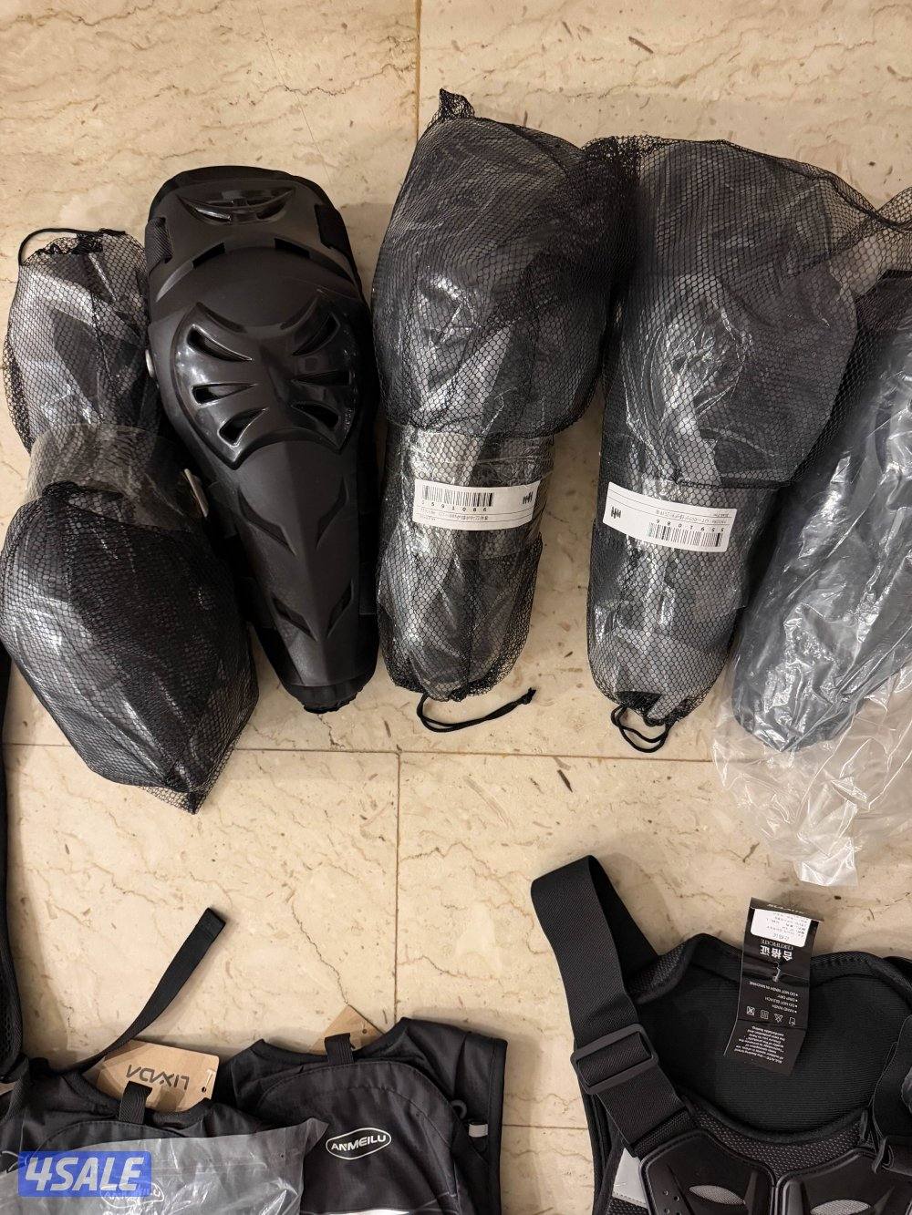 كساراة و قلفز و فست و خوذ متوفر مقاسات4