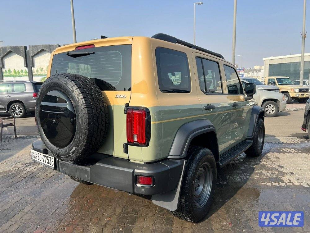 تانك ٣٠٠ قمة بالنظافة وكالة دبل خفيف وثقيل ودف لوك ومثبت سرعه وقياده ذ3