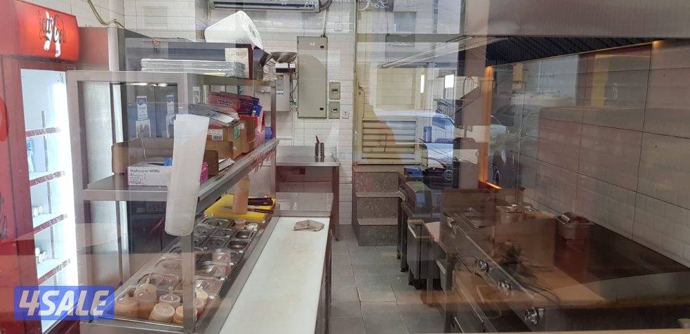 للبيع محل فى صباح السالم قطعه ١ موقع مميزالنشاط مطعم3