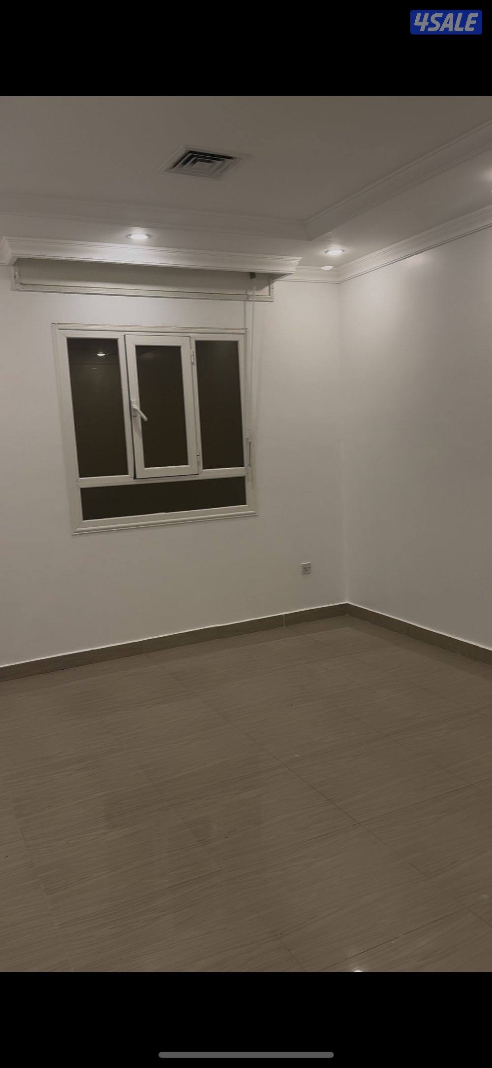 شقة للايجار دور ثاني مصعد ثلاث غرفة + غرفة صغيره حمانين منها واحد ماس4