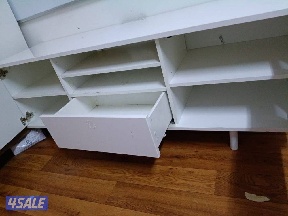 IKEA TV BANCH IN EXCELLENT CONDITION0