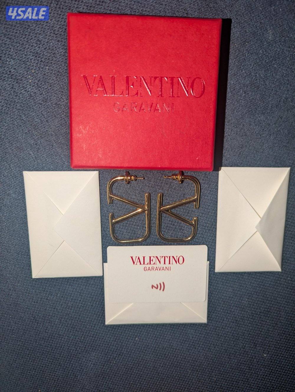 للبيع حلق أصلي من ماركة Valentino0
